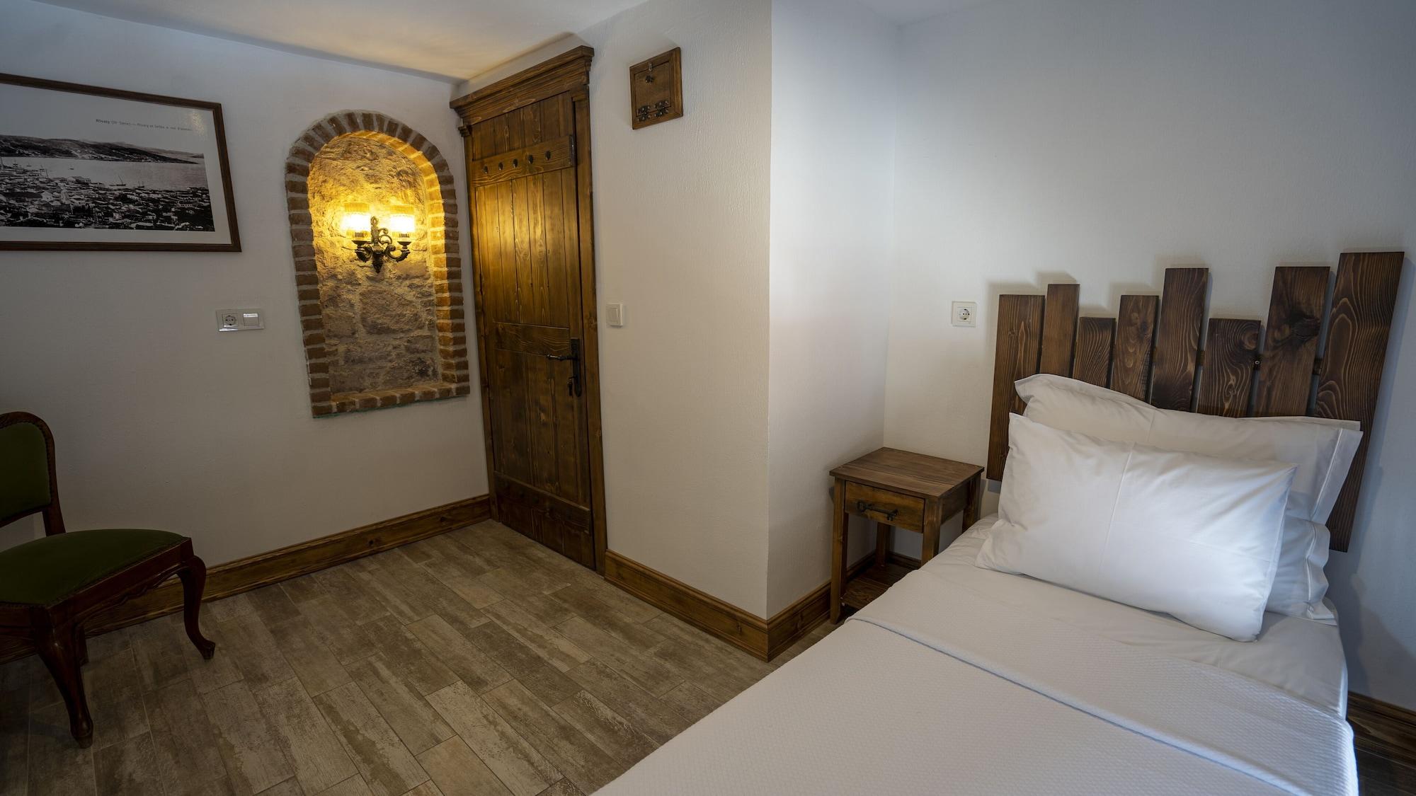Villa Pietra Butik Otel ไอวาลิค ภายนอก รูปภาพ