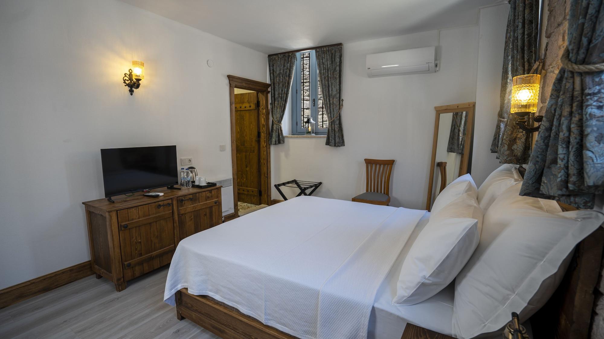 Villa Pietra Butik Otel ไอวาลิค ภายนอก รูปภาพ