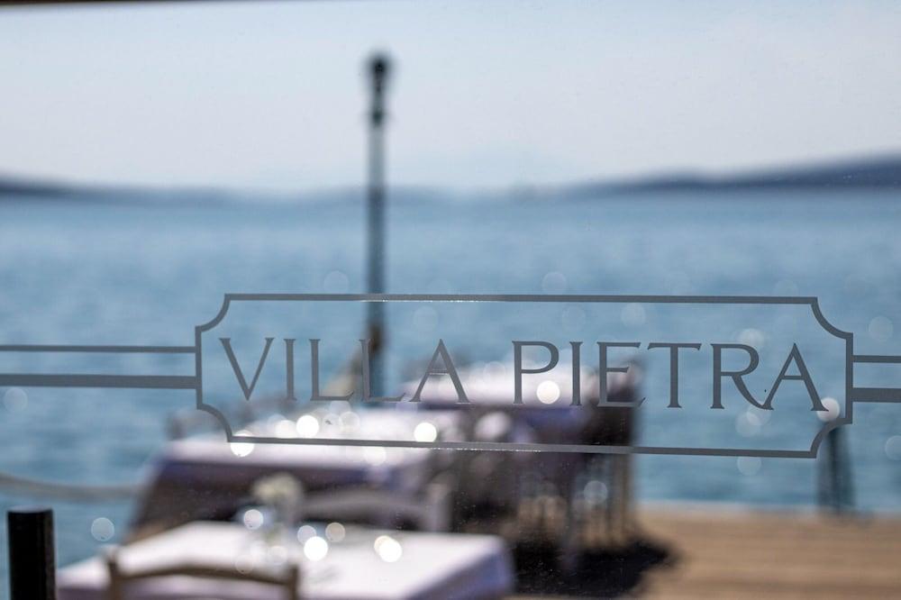 Villa Pietra Butik Otel ไอวาลิค ภายนอก รูปภาพ